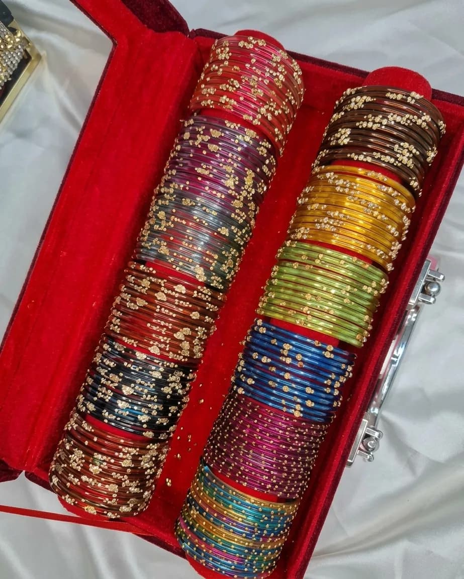 8 Set Churi Box